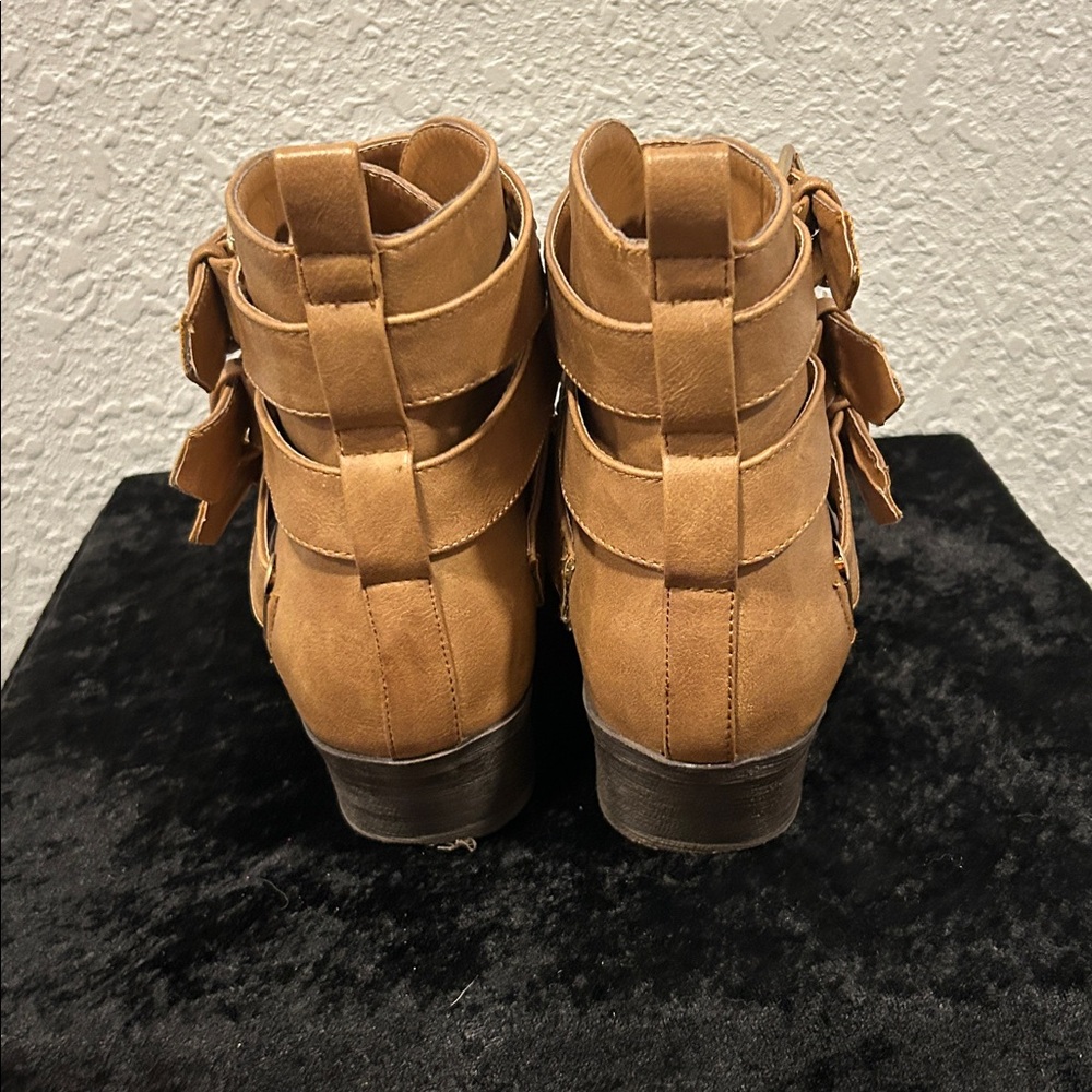 Shoe DazzleStudded Tan Ankle Boots 8.5 - Picture 5 of 5